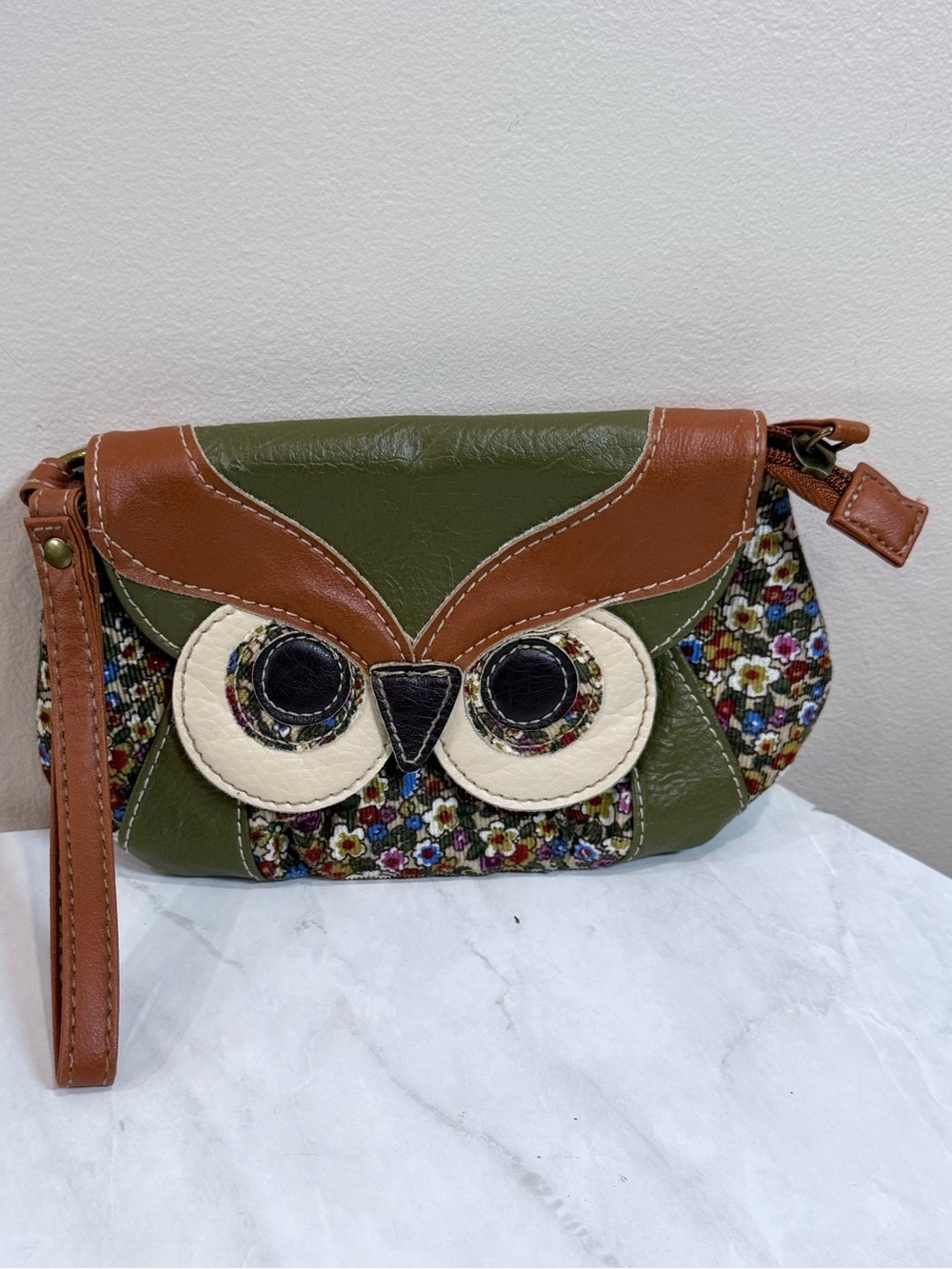 🔥CATO boho Olive Green Owl Appliqué Wristlet Clutch EC🔥